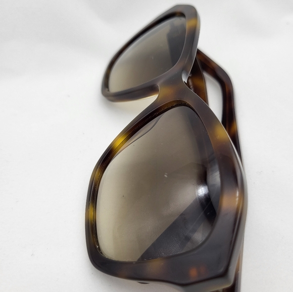 Salvatore Ferragamo SF894S Sunglasses - Picture 5 of 9